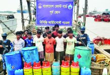 মিয়ানমারে পাচারকালে পতেঙ্গা উপকূলে ৬ হাজার লিটার ডিজেল জব্দ