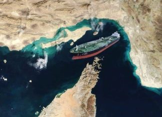 হরমুজ প্রণালি উন্মুক্ত ঘোষণা, নিয়ন্ত্রণ ছাড়েনি ইরান