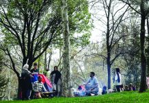 তেহরানের রাস্তায় প্রকাশ্যে ইরানি নেতারা, দেখাচ্ছেন নিয়ন্ত্রণ এখনও অটুট