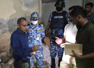 খাতুনগঞ্জে কোস্ট গার্ডের অভিযান: অসাধু ব্যবসায়ীদের জরিমানা