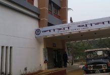 বর্ণমালা লিখতে না পারায় শিক্ষকের চড়-থাপ্পড়ে ছাত্রী অজ্ঞানের অভিযোগ