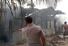 পরনের কাপড় ছাড়া আর কিছুই রইল না বিধবার