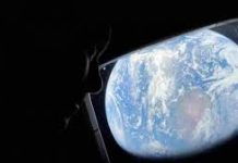 পৃথিবী থেকে এত দূরে আর কখনো যায়নি মানুষ