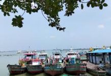 নৌ পথে পণ্য পরিবহনেও সমস্যা