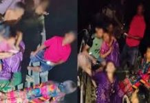 নৌকাডুবির কবল থেকে ১১ নারী-শিশুকে উদ্ধার করল সেনাবাহিনী