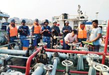 সদরঘাটে নোঙর করা ট্যাংকারে মিলল ৩৭ হাজার লিটার ডিজেল