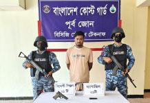 টেকনাফে বিদেশি পিস্তলসহ কুখ্যাত মানবপাচারকারী আটক