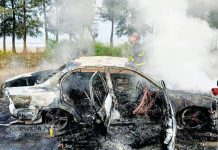 মেরিন ড্রাইভে চলন্ত কারে আগুন, যাত্রীরা দ্রুত নামায় রক্ষা