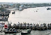 জ্বালানি সংকটে হাজার হাজার নৌকা-ট্রলার