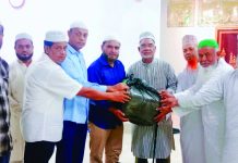 চকবাজার গাউছিয়া কমিটির মসজিদে কাফনের কাপড় প্রদান