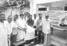আনোয়ারায় মৎস্যজীবীদের মাঝে চাল বিতরণ
