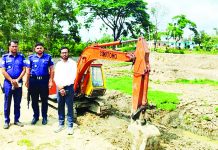 বাঁশখালী পৌরসভায় শতবর্ষী পুকুর ভরাটের অভিযোগ