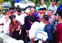 সওজের গাইড ওয়াল কেটে সেতু নির্মাণ, জরিমানা