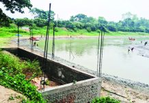 দেয়াল দিয়ে দীঘি দখল