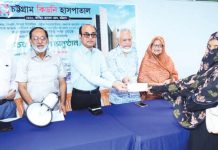 চট্টগ্রাম কিডনি হাসপাতালে দরিদ্র কিডনি রোগীদের মাঝে চেক বিতরণ