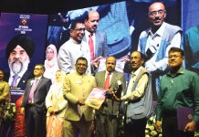 লায়ন্স ইন্টাঃ ডাইরেক্টর প্ল্যাগ পেলেন জাপান বড়ুয়া