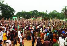 পশুর বাজারে ‘খুঁটি বাণিজ্য’