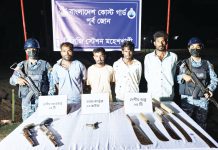 মহেশখালীতে অস্ত্র ও গুলিসহ ৪ ডাকাত আটক