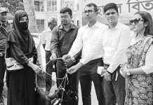 রাউজানের মৎস্যজীবী পরিবারে ছাগল বিতরণ