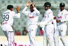 দ্বিতীয় দিন শেষে চাপে বাংলাদেশ