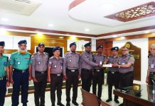 বাসে হারানো এডমিট কার্ড উদ্ধার করে এসএসসি পরীক্ষার্থীর স্বপ্ন বাঁচালো সিএমপির ট্রাফিক বিভাগ