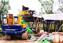 গুলিয়াখালী সৈকত থেকে ৩২ অবৈধ দোকান উচ্ছেদ