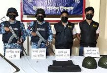 জ্যাকেট হেলমেট ও গোলাবারুদসহ দেশীয় অস্ত্র উদ্ধার