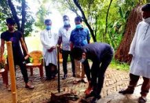 ঈশা খাঁ দিঘিতে দেয়াল নির্মাণ বন্ধ করালেন ইউএনও