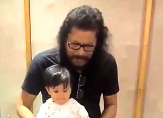 ছেলেকে ড্রাম শেখাচ্ছেন জেমস!