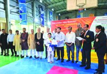 শাহ ও সেলিনা আলম কারাতে প্রতিযোগিতার পুরস্কার বিতরণী