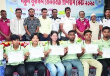নতুন ফুটবল রেফারীজ প্রশিক্ষণ কোর্সের সমাপনী ও সনদ বিতরণ