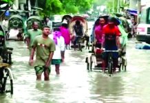 নগরের নিচু এলাকায় হাঁটুপানি