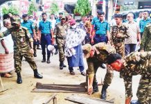 সিরাজউদ্দৌলা রোডে দেড় শতাধিক ভাসমান দোকান উচ্ছেদ করল চসিক
