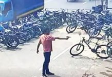 কালুরঘাটে গার্মেন্টসের সামনে ৫ যুবকের শোডাউন, ফাঁকা গুলিতে আতংক