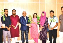 চবিতে প্লাস্টিকের বিনিময়ে গাছ বিতরণের ব্যতিক্রমী উদ্যোগ
