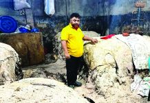 আড়তে পড়ে আছে সাড়ে তিন লাখের বেশি চামড়া