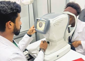চোখের অজান্তে ক্ষতি : স্ক্রিন নির্ভরতায় বাড়ছে দৃষ্টির ঝুঁকি