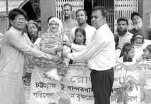 গ্রীন রোড শো’র তৃতীয় দিনে শিক্ষার্থীদের মাঝে চারা বিতরণ