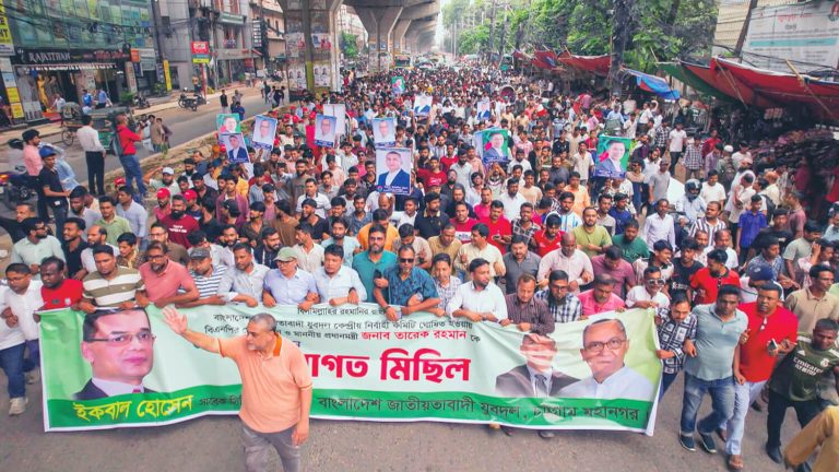 কেন্দ্রীয় কমিটিকে স্বাগত জানিয়ে নগর যুবদলের আনন্দ মিছিল