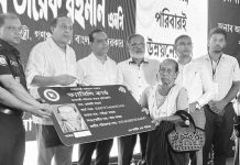 খাগড়াছড়ির রামগড়ে ফ্যামিলি কার্ড পেল ৪৫৬ জন