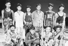 নৌকায় এসে ডাকাতি, চিৎকার শুনে ১০ জনকে ধরল জনতা