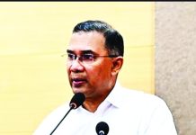 দেশে গণমাধ্যমের টুঁটি চেপে ধরার পরিবেশ এই মুহূর্তে নেই