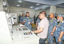 চট্টগ্রামে নৌবাহিনীর বিভিন্ন স্থাপনা পরিদর্শনে প্রধানমন্ত্রীর প্রতিরক্ষা উপদেষ্টা