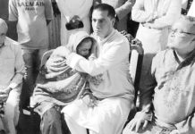 পটিয়ায় দুর্বৃত্তদের ছুরিকাঘাতে নিহত পঙ্কজ শীলের বাসায় এমপি এনাম