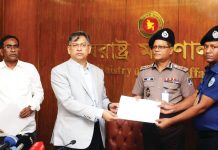 চট্টগ্রামের ৪ জনসহ ১৫ পুলিশ সদস্যকে পুরস্কার তুলে দিলেন স্বরাষ্ট্রমন্ত্রী