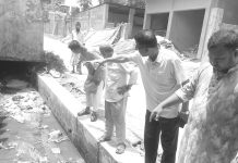 ড্রেন ও ছড়া দখল করে বহুতল ভবন