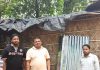 রাউজানে অসচ্ছল পরিবারের মাঝে ঢেউটিন বিতরণ
