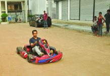 গতির নেশা থেকে রেসিং কার