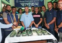 সীতাকুণ্ডে বিপুল পরিমাণ ইয়াবা উদ্ধার, প্রাইভেটকার জব্দ