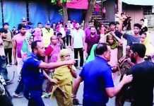 টাকা নিয়ে দুই পক্ষের সংঘর্ষ,মহাসড়ক অবরোধের চেষ্টা
